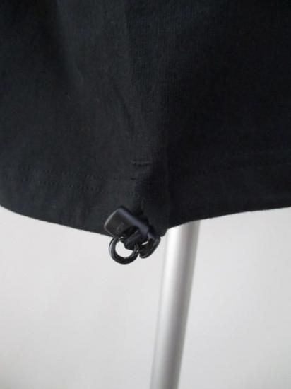 送料無料 ブティックオーディナリー Boutique Ordinary Random Typo Pouch LST-shirt BO25-308T ロンT カジュアル リメイク風 ロゴ BLACK