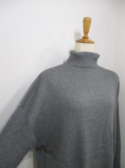 送料無料 シアントーキョー CYAN TOKYO アシメスリットオーバータートル 507415 アシメ スリット オーバータートル リブ 着心地 ゆったり 柔らかい 伸縮性 GRAY