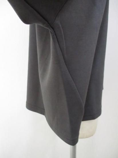 プライア Praia 刺繍バックリブカットソー LEQ-25120-チャコール×オレンジ