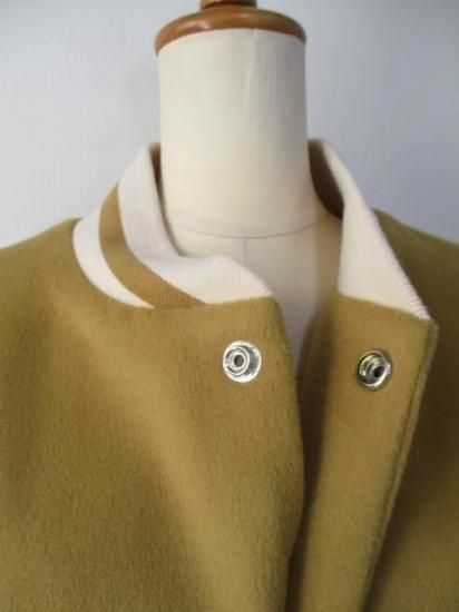 送料無料 トーマスマグパイ THOMAS MAGPIE ライトメルトン スタジャン レディース 2254504 25秋冬 アウター ブルゾン ワッペン バックロゴ 防寒 MUSTARD