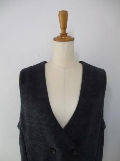 送料無料 AYANE アヤン ニットコーデュロイベスト 875812 レディース 25秋冬 ショート丈 ベスト チャコール カジュアル おしゃれ セットアップ対応 ニットベスト