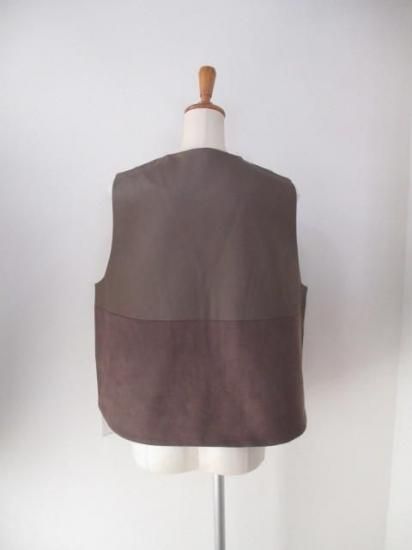 送料無料 プライア Praia フェイクレザー×スエード切替ジップベスト LEO-25106 レディース 25秋冬 新作 ベスト ジレ FREE MOCHA