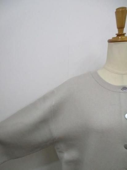 トルネラ TOLNERA FACULTEロゴニットカーディガン T56069PL- グレージュ