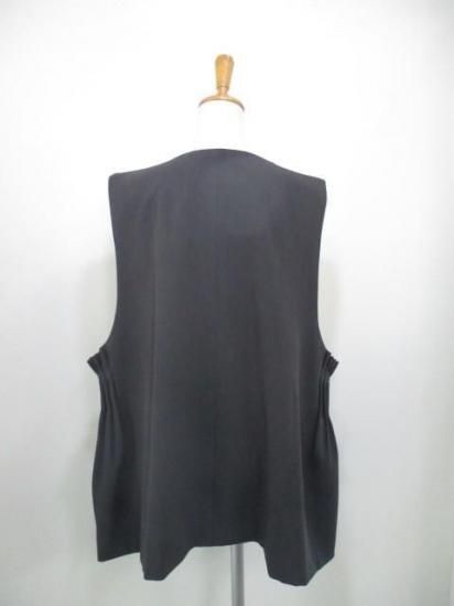 送料無料 シアントーキョー CYAN TOKYO アームプリーツ3Dベスト 507400 アームプリーツ 3Dベスト ジレ ノーカラー Vネック レイヤード CHRACOALGRAY