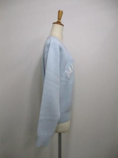 送料無料 プライア Praia ロゴ刺繍ジャガードニット LEVK-25464 ニット ロゴ刺繍 ジャガード 着心地 大人カジュアル 程よい厚み コンパクト スタイリング SAX