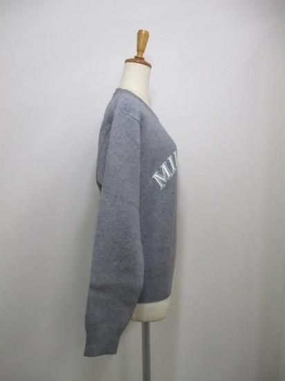 送料無料 プライア Praia ロゴ刺繍ジャガードニット LEVK-25464 ニット ロゴ刺繍 ジャガード 着心地 大人カジュアル 程よい厚み コンパクト スタイリング GRAY