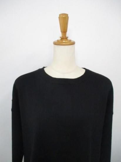 送料無料 トルネラ TOLNERA ラインニット T57112PL レディース 25秋冬 配色ライン ゆったり 薄手ニット チクチクしない Mサイズ-ブラック