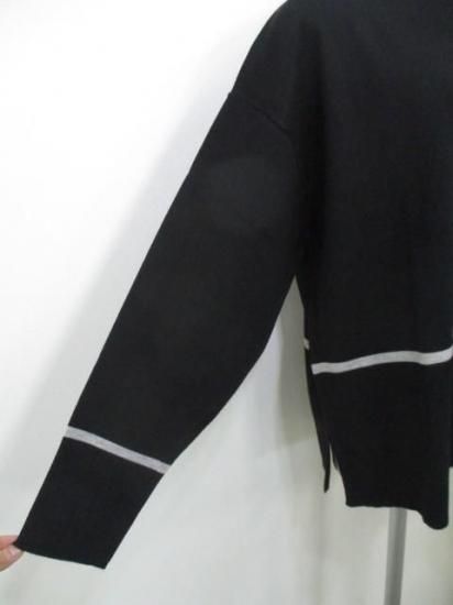 送料無料 トルネラ TOLNERA ラインニット T57112PL レディース 25秋冬 配色ライン ゆったり 薄手ニット チクチクしない Mサイズ-ブラック