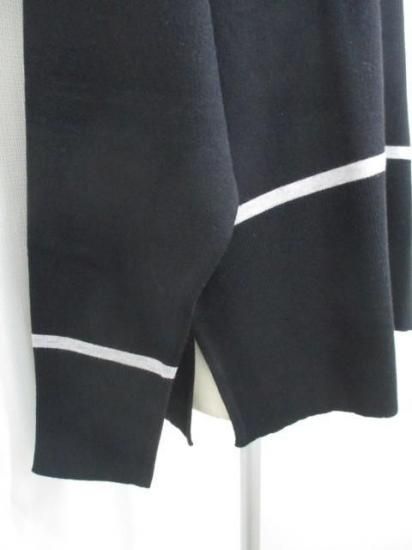 送料無料 トルネラ TOLNERA ラインニット T57112PL レディース 25秋冬 配色ライン ゆったり 薄手ニット チクチクしない Mサイズ-ブラック