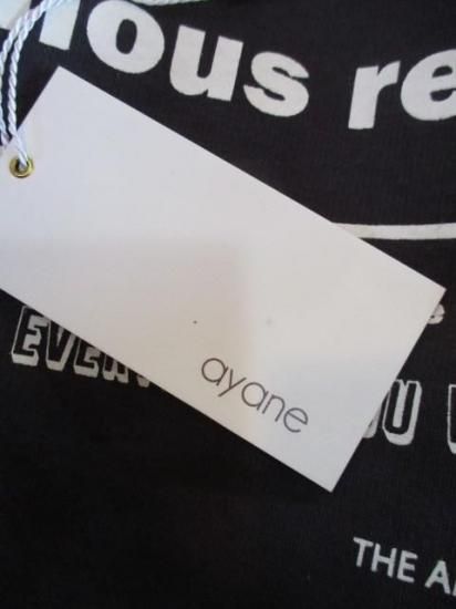 送料無料 アヤン ayane ボンバーロゴプリントプルオーバー 896106 ボンバープルオーバー トップス 裏起毛 保温性 軽量 ファッション 秋冬 快適 デザイン CHARCOAL