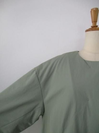 送料無料 ディニテコリエ Dignite collier バルーン 中綿ブルゾン レディース アウター AZ-80256390 軽量 暖かい サイドスリット ノーカラー 25秋冬新作 KHAKI