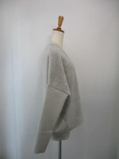 送料無料 マイカアンドディール MICA&DEAL 0125408394 flont poodle v/n p/o ニットプルオーバー 異素材切替 コクーンシルエット ボア 日本製 LTGRAY