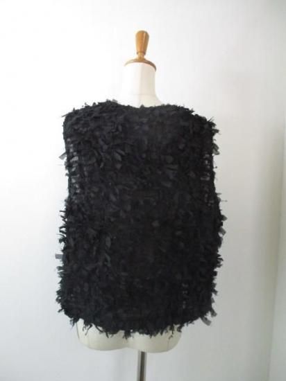 送料無料 ユイティーム ニ huitieme nid フリンジ ベスト レディース Vネック シャーリング リボンフリンジ 華やか 大人可愛い トップス 手洗い可 603827 BLACK