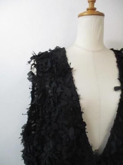 送料無料 ユイティーム ニ huitieme nid フリンジ ベスト レディース Vネック シャーリング リボンフリンジ 華やか 大人可愛い トップス 手洗い可 603827 BLACK