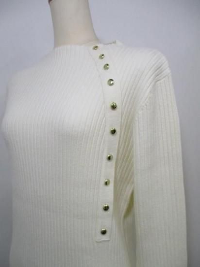 送料無料 ユイティームニ huitieme nid 金ボタン リブPO レディース 25秋冬 リブニット ボトルネック チクチクしない 長袖 523833 IVORY