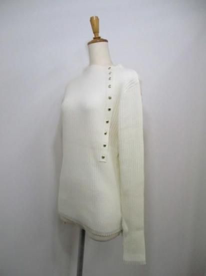 送料無料 ユイティームニ huitieme nid 金ボタン リブPO レディース 25秋冬 リブニット ボトルネック チクチクしない 長袖 523833 IVORY