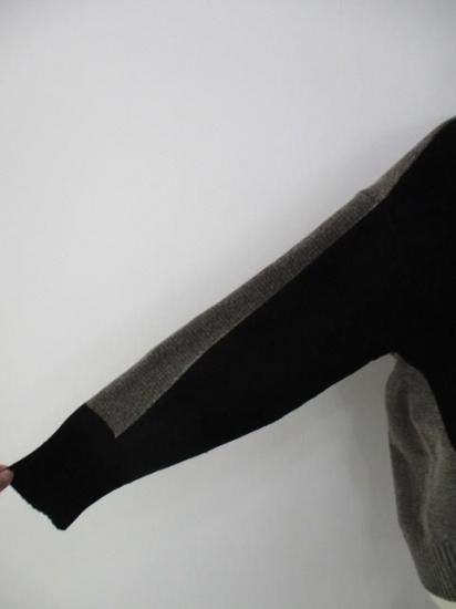 huitieme nid ユイティーム ニ モール配色VネックPO 523818-ブラック×アッシュブラウン