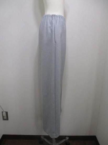 送料無料 ユイティームニ huitieme nid キャタピラーワイドパンツ 613837 ニット素材 圧縮ニット ワイドパンツ タックギャザー ウエストゴム LIGHTGRAY