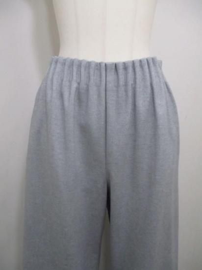 送料無料 ユイティームニ huitieme nid キャタピラーワイドパンツ 613837 ニット素材 圧縮ニット ワイドパンツ タックギャザー ウエストゴム LIGHTGRAY