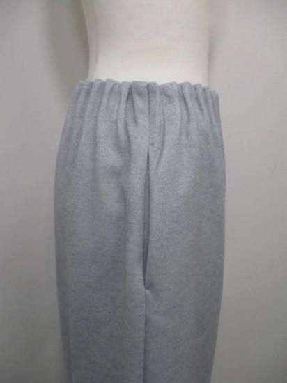 送料無料 ユイティームニ huitieme nid キャタピラーワイドパンツ 613837 ニット素材 圧縮ニット ワイドパンツ タックギャザー ウエストゴム LIGHTGRAY