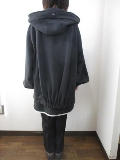 送料無料 アヤン ayane 896110 軽量裏起毛フーディーブルゾン レディース 裏起毛パーカー 軽量アウター 冬 ギャザースリーブ 体型カバー CHARCOAL