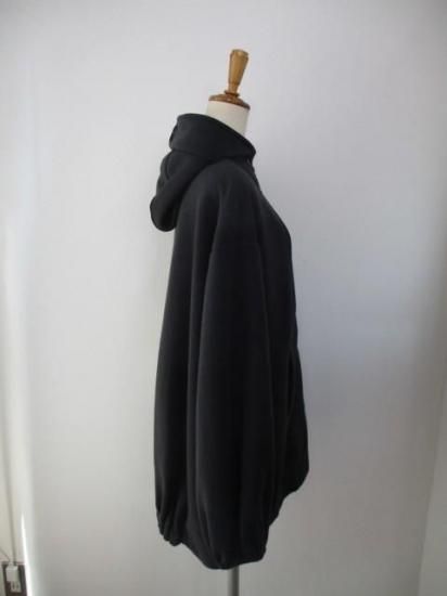 送料無料 アヤン ayane 896110 軽量裏起毛フーディーブルゾン レディース 裏起毛パーカー 軽量アウター 冬 ギャザースリーブ 体型カバー CHARCOAL