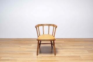 F001 Wood Spoke Chair