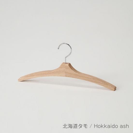 く*ま様 業者様必見！木製ハンガー 光沢仕上げ デザインまとめ売り230本！おま く*ま様 業者様必見！木製ハンガー 光沢仕上げ デザインまとめ