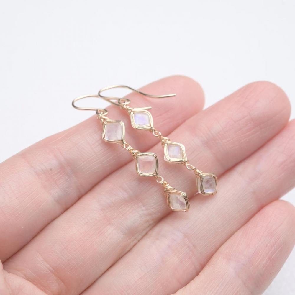 天然石　レインボームーンストーン　ワイヤーラッピング　ピアス　14kgf レインボームーンストーン ピアス ワイヤーラッピング 14kgf