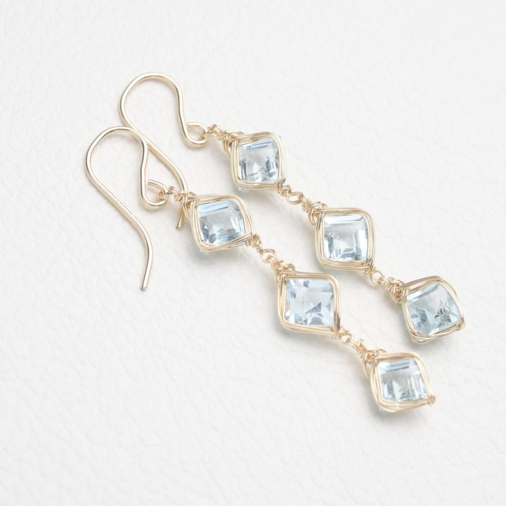 スカイブルートパーズ ピアス ワイヤーラッピング 14kgf 天然石