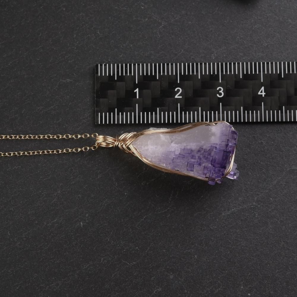 強蛍光！ロジャリー鉱山産フローライトのペントップ　14kgfワイヤーラップ 強蛍光！ロジャリー鉱山産フローライトのペントップ 14kgf