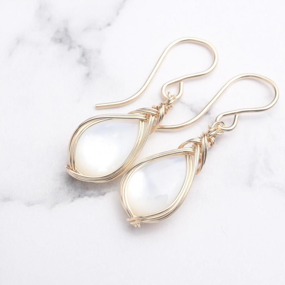 ホワイトシェル 白蝶貝 ピアス 天然石 ワイヤーラッピング 14kgf