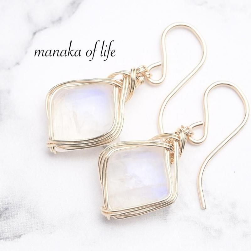 MONAKA jwelleryモナカジュエリー レインボームーンストーン ピアス Bar stone Pierced Earring - Rainbow Moon Stone - – MONAKA jewellery