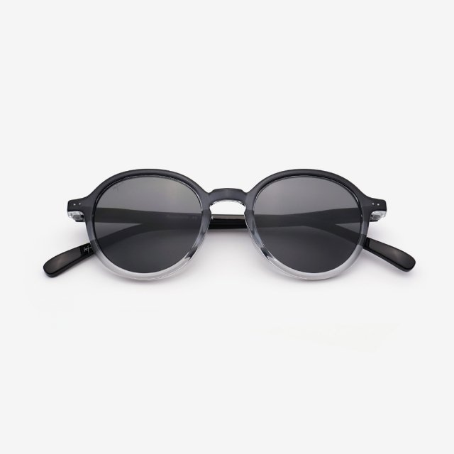 Classic small round frame sunglasses