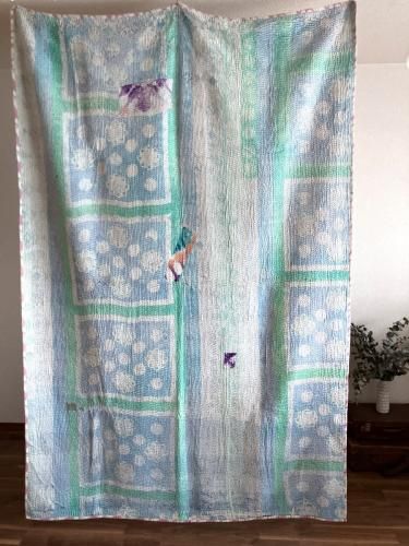 カンタキルト　タペストリー Vintage Kantha Quilt 《 Citrus yellow × Sky blue 》 - p.143