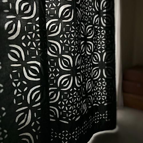 <img class='new_mark_img1' src='https://img.shop-pro.jp/img/new/icons14.gif' style='border:none;display:inline;margin:0px;padding:0px;width:auto;' />Cutwork Quilt<br>  Himmeli Black 