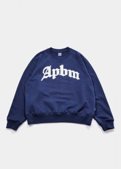 <img class='new_mark_img1' src='https://img.shop-pro.jp/img/new/icons15.gif' style='border:none;display:inline;margin:0px;padding:0px;width:auto;' />APPLEBUM"APBM" CREW SWEAT NAVY
