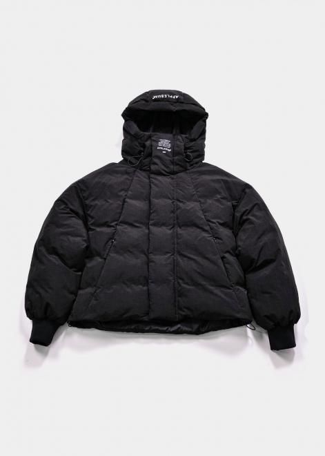 <img class='new_mark_img1' src='https://img.shop-pro.jp/img/new/icons15.gif' style='border:none;display:inline;margin:0px;padding:0px;width:auto;' />APPLEBUMSHORT PUFF HOOD JACKET BLACK
