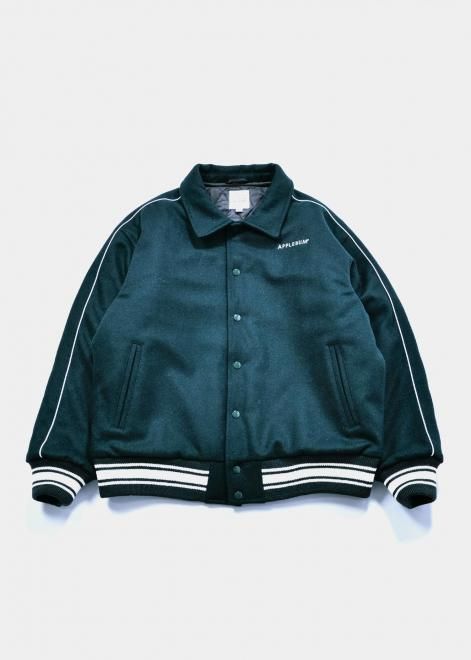 <img class='new_mark_img1' src='https://img.shop-pro.jp/img/new/icons15.gif' style='border:none;display:inline;margin:0px;padding:0px;width:auto;' />APPLEBUMCOLLARED MELTON STADIUM JACKET GREEN