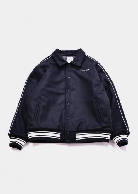 <img class='new_mark_img1' src='https://img.shop-pro.jp/img/new/icons15.gif' style='border:none;display:inline;margin:0px;padding:0px;width:auto;' />APPLEBUMCOLLARED MELTON STADIUM JACKET NAVY