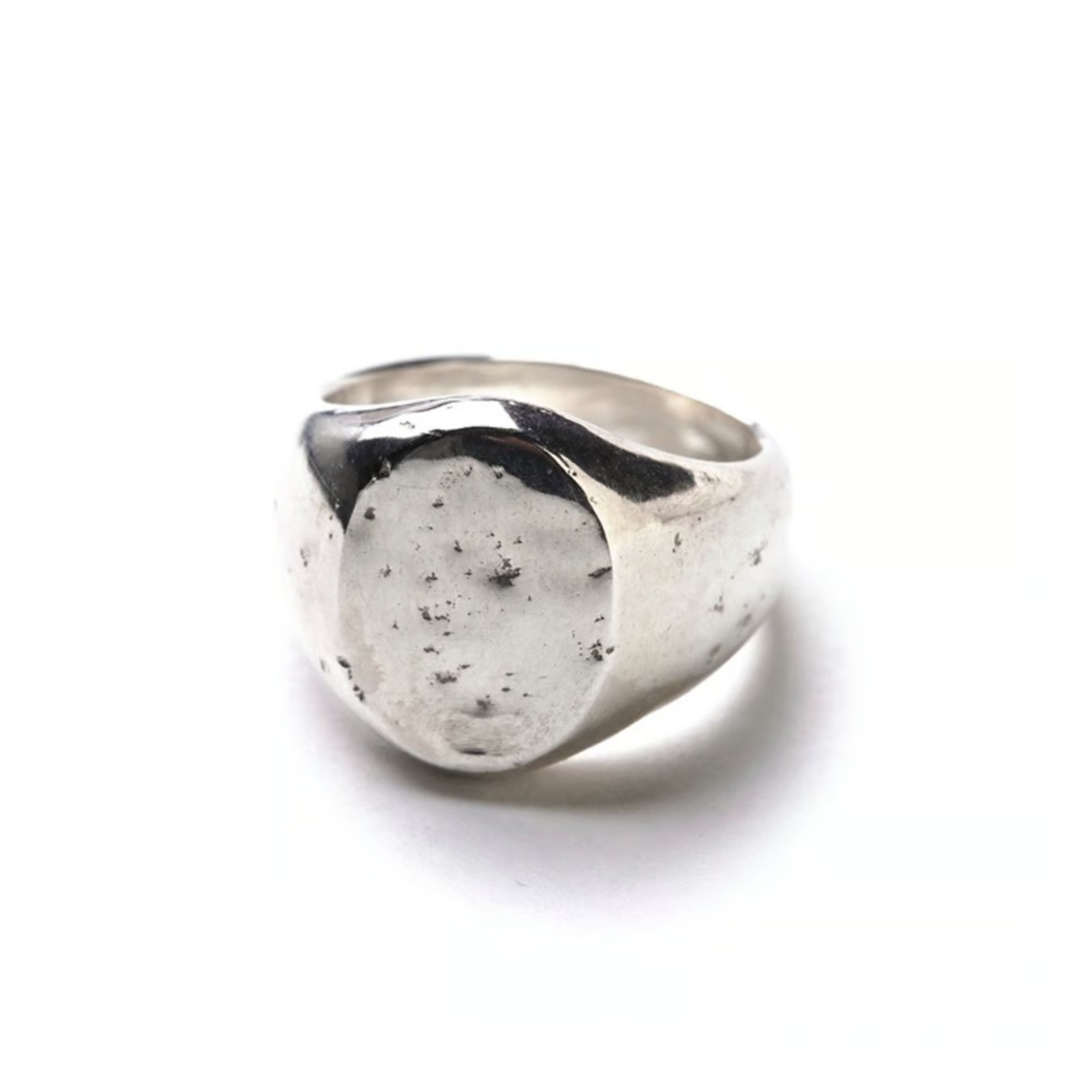 STATE HOUSE (OVAL SIGNET RING / HAMMERED) 