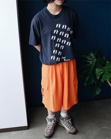 90's foot prints tee