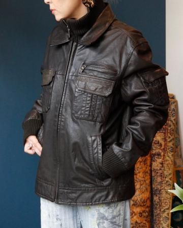 Rib neck leather jacket