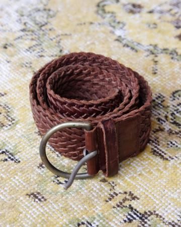 Wide mesh leather belt