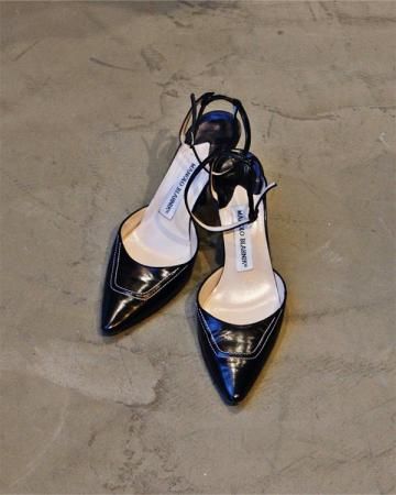 MANOLO BLAHNIK ankle strap leather pumps