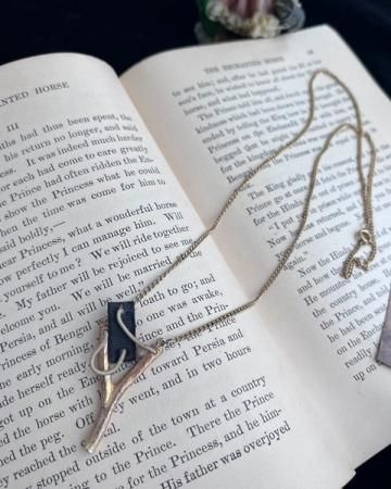 1970s Slingshot necklace