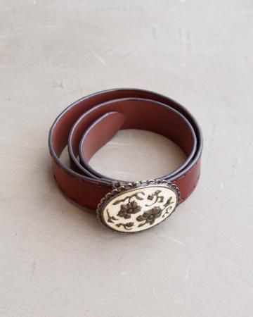 Enamel buckle leather belt