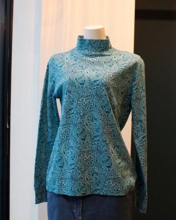 Paisley turtle neck tee