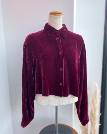 Cut-off velour shirt