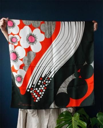 Geometric square scarf